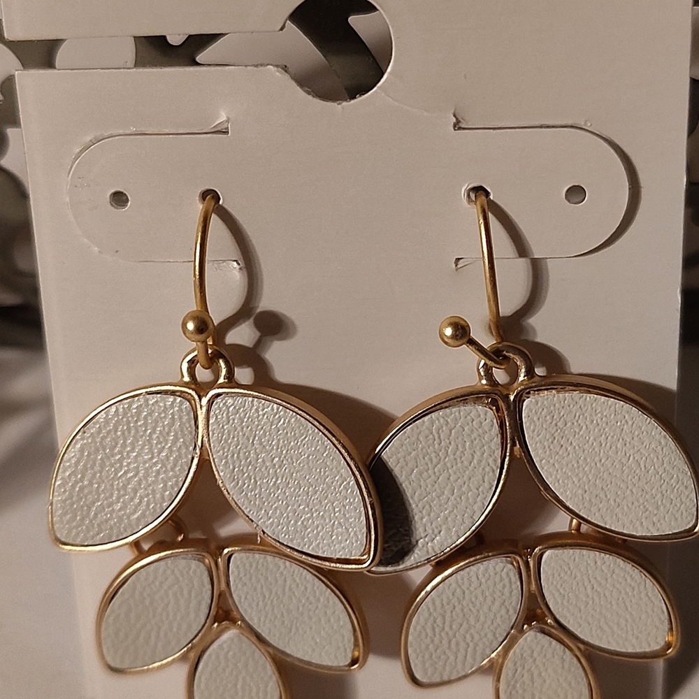 Francesca's Collections White and Gold Leaf Cluster Dangle Earrings - Picture 2 of 2